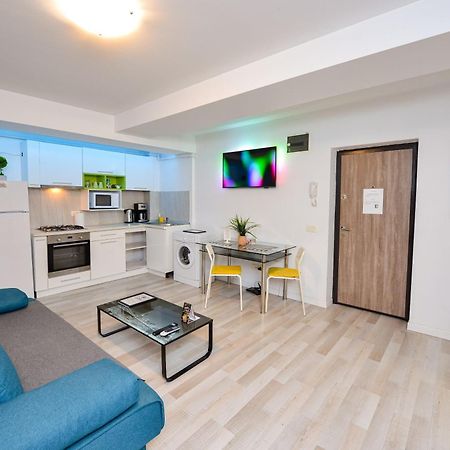 Ben Yehuda - Shabbat Friendly Apartments Bukarest Exteriör bild