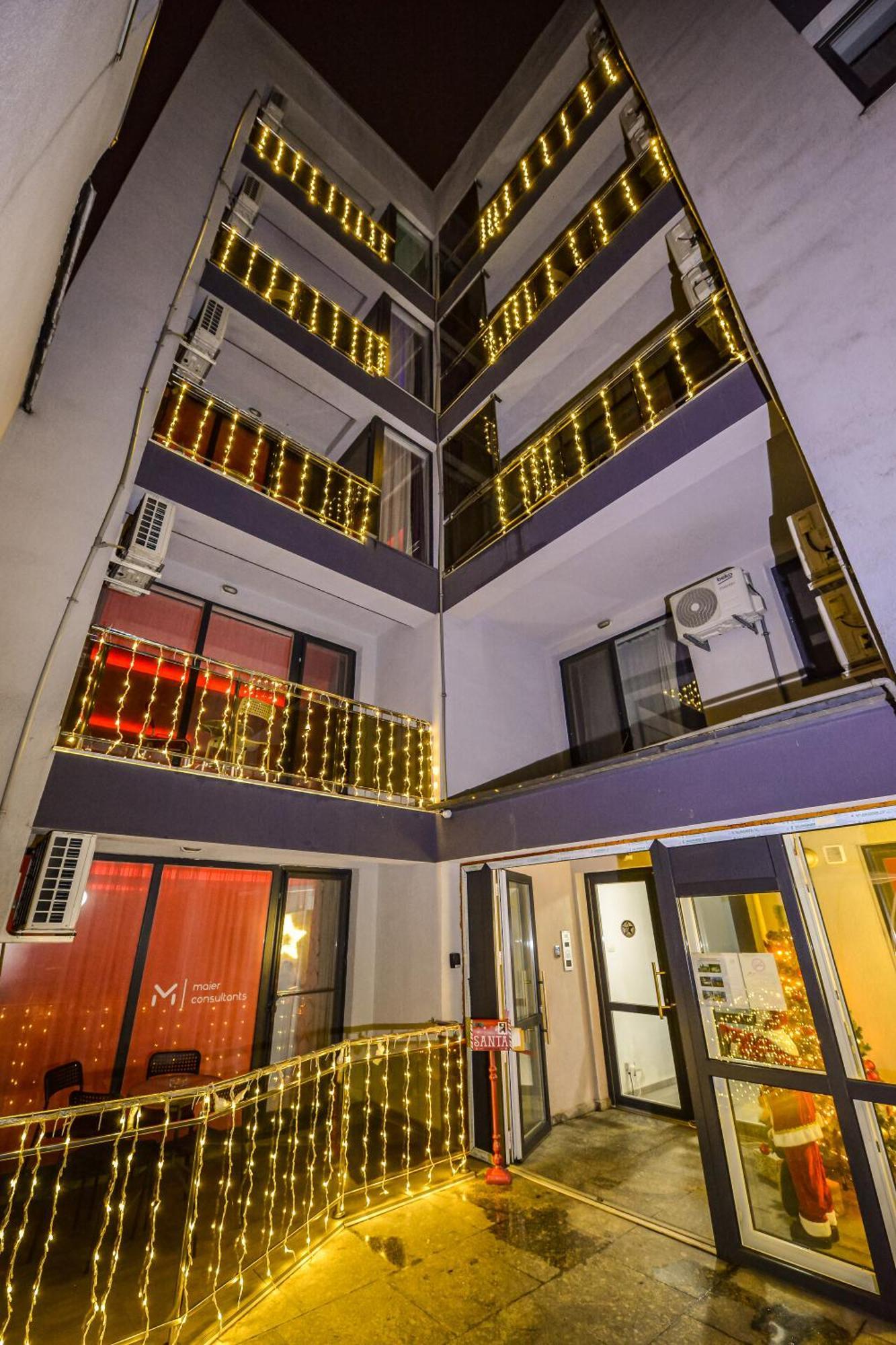 Ben Yehuda - Shabbat Friendly Apartments Bukarest Exteriör bild