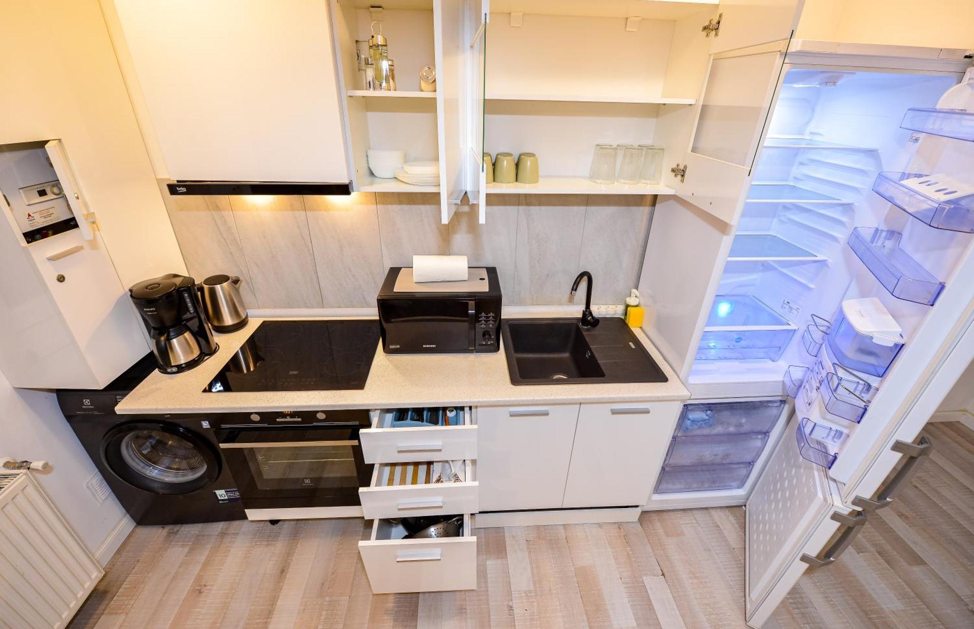 Ben Yehuda - Shabbat Friendly Apartments Bukarest Exteriör bild
