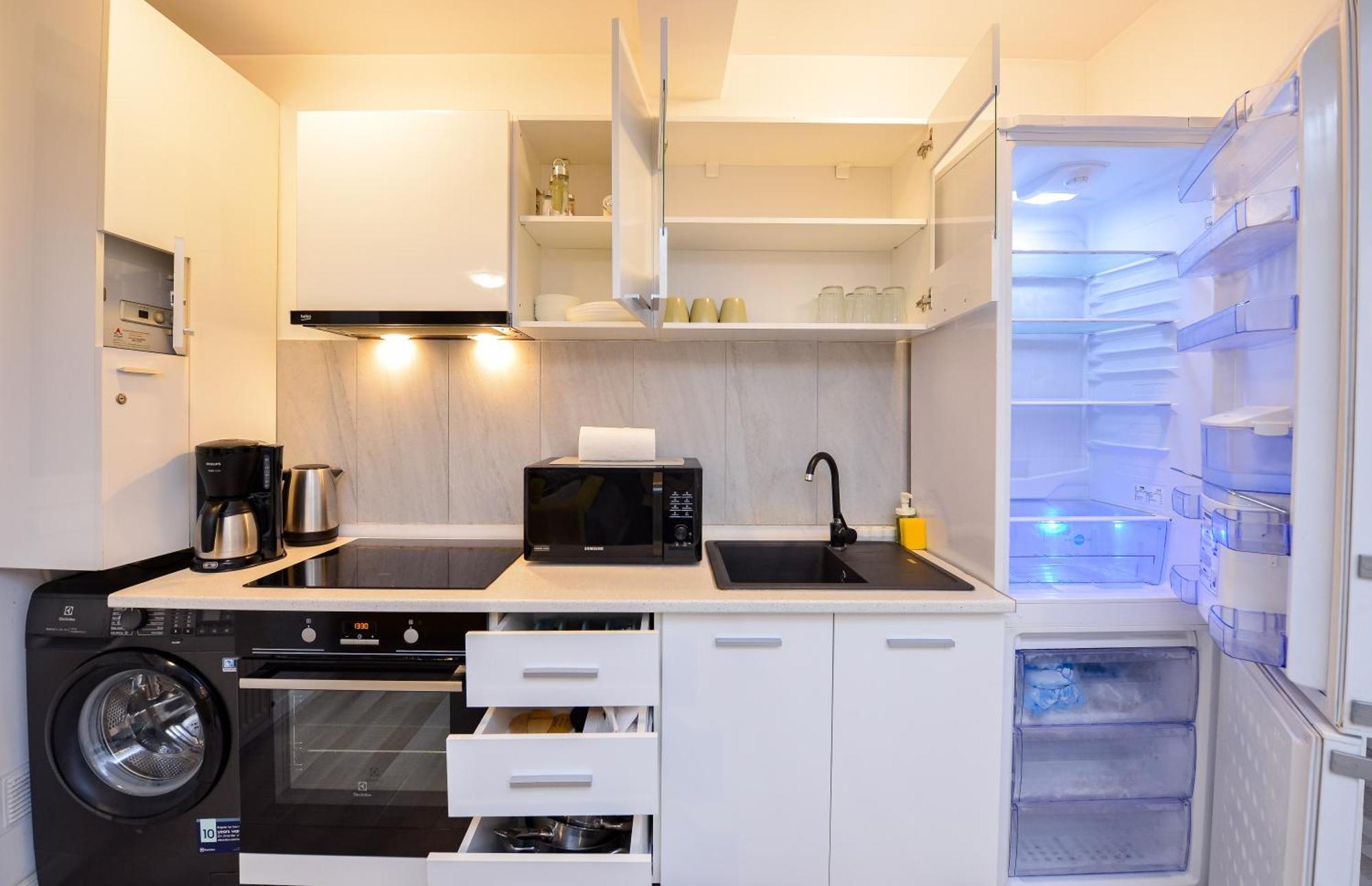 Ben Yehuda - Shabbat Friendly Apartments Bukarest Exteriör bild